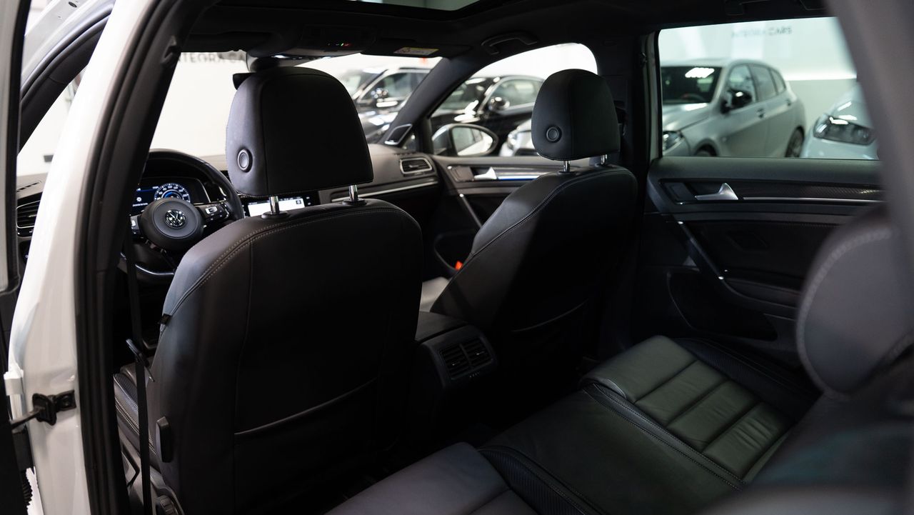Foto Volkswagen Golf 33