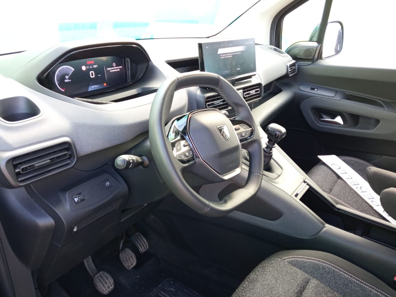 Foto Peugeot Rifter 8