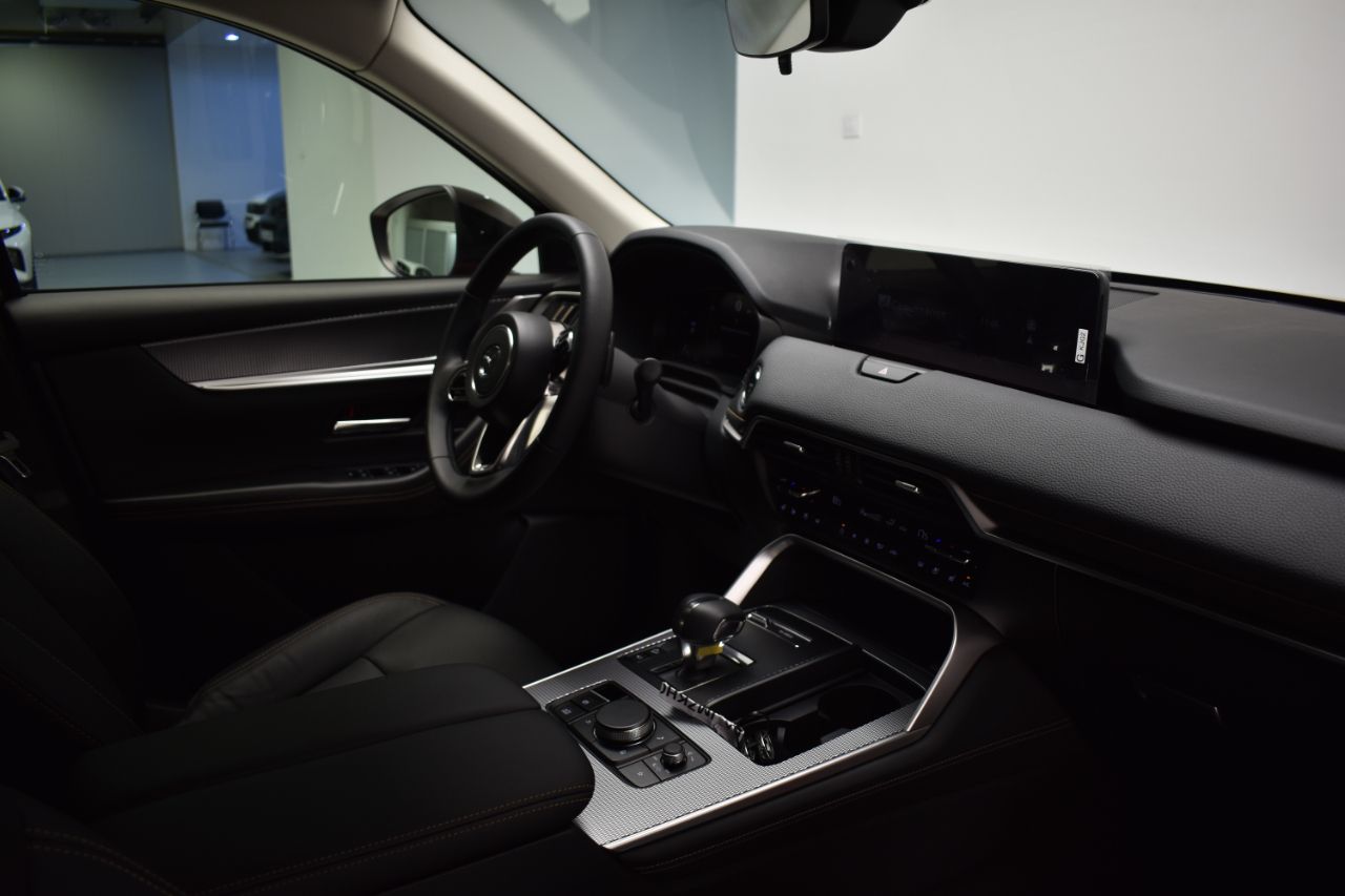 Foto Mazda CX-60 16