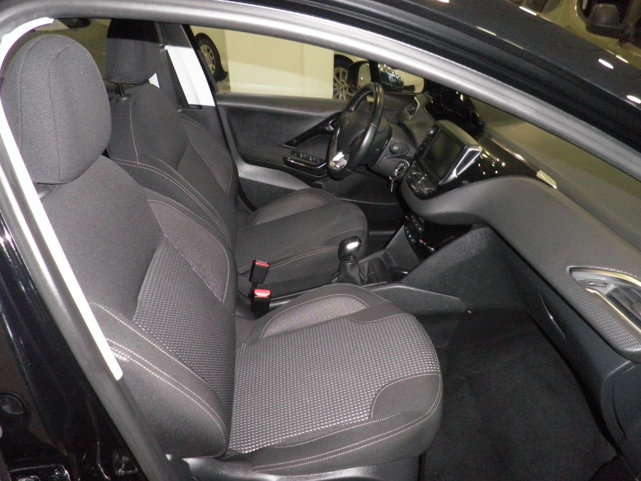 Foto Peugeot 208 11