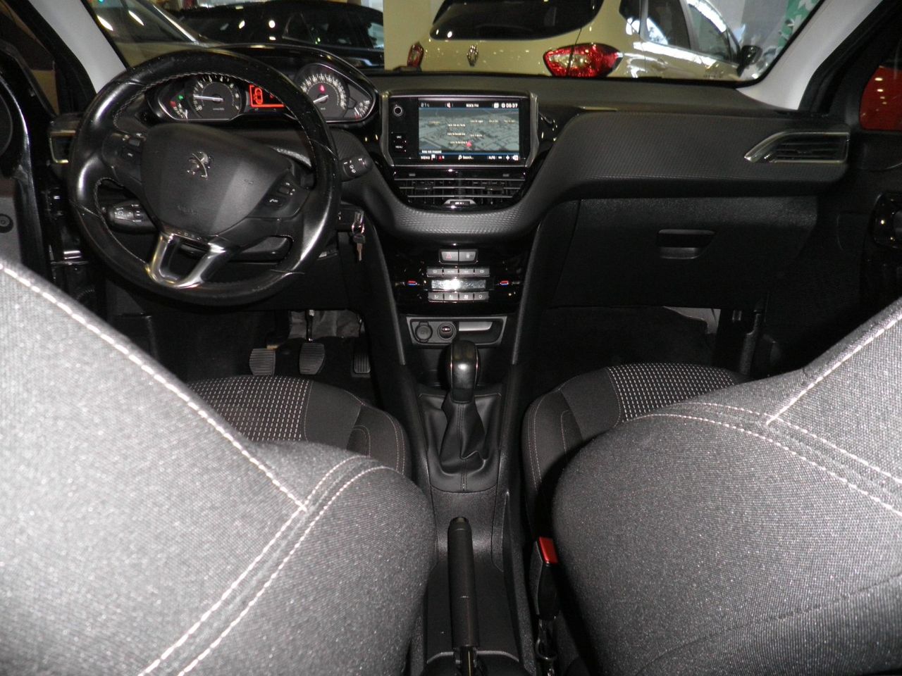 Foto Peugeot 208 14