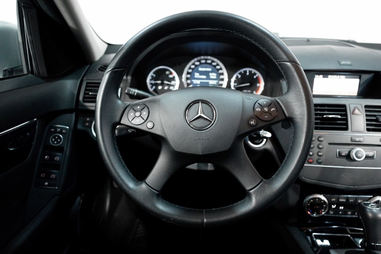 Foto Mercedes-Benz Clase C 25