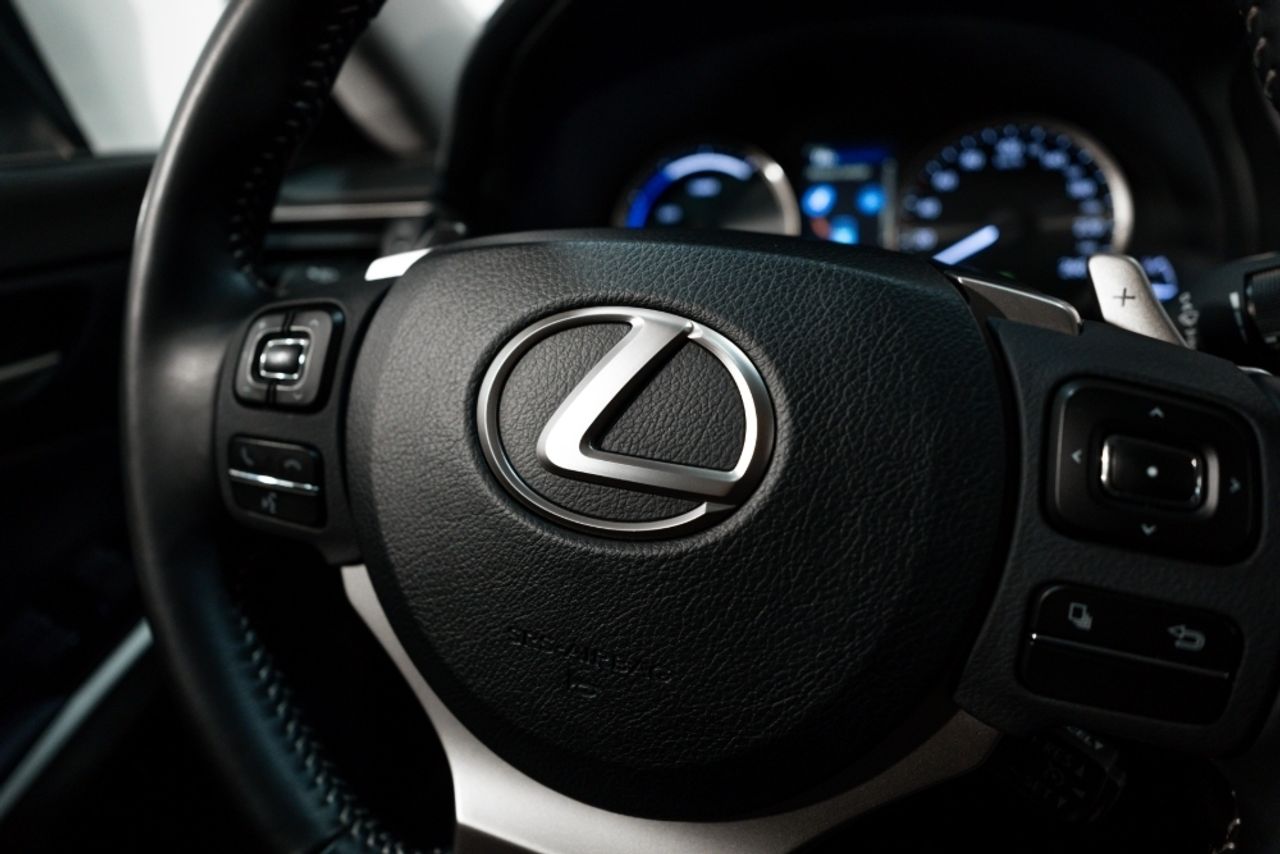Foto Lexus IS 16