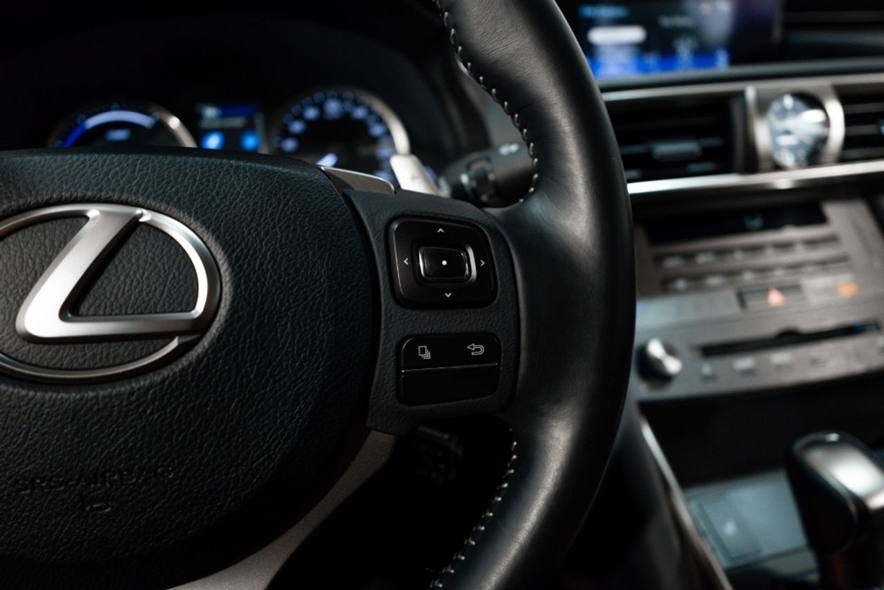 Foto Lexus IS 17
