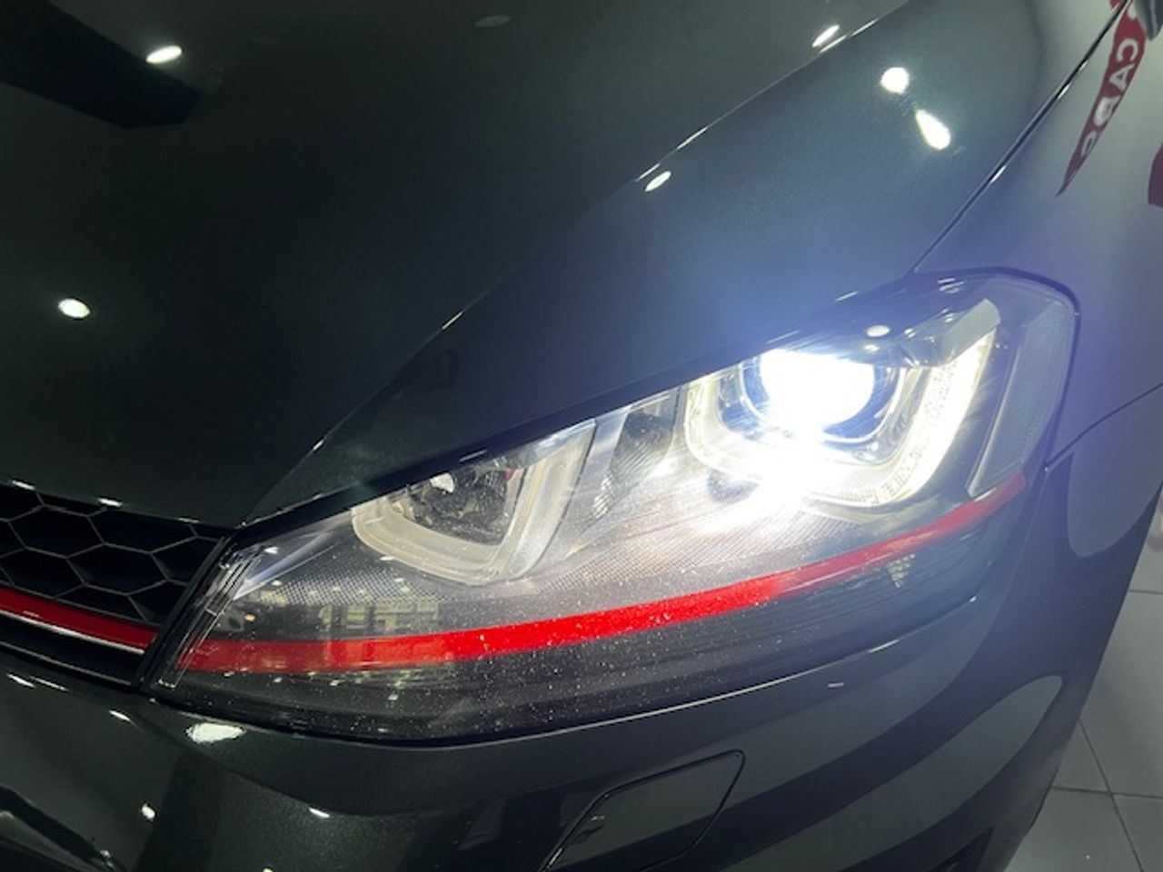 Foto Volkswagen Golf 32