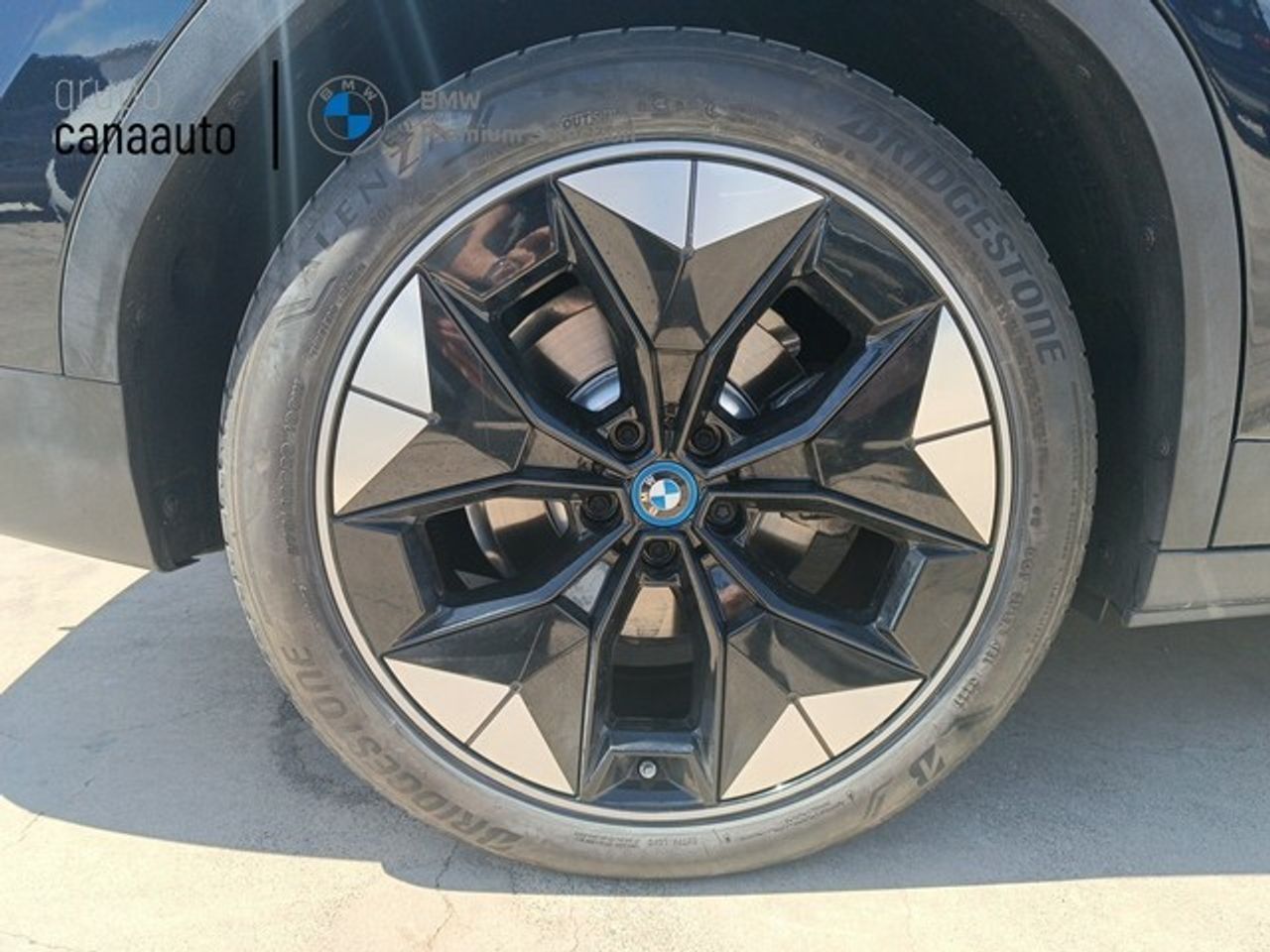 Foto BMW iX3 12
