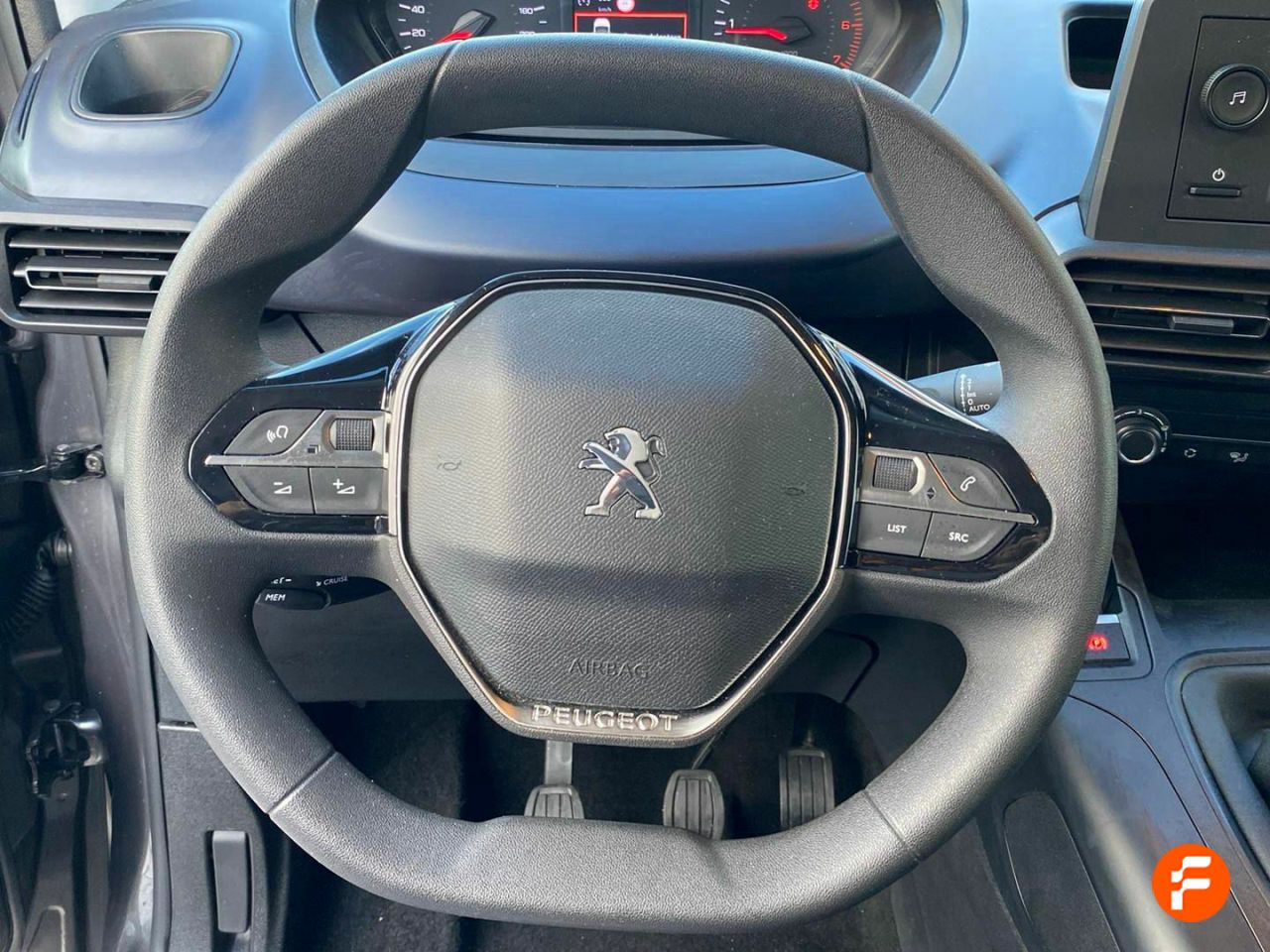 Foto Peugeot Rifter 12