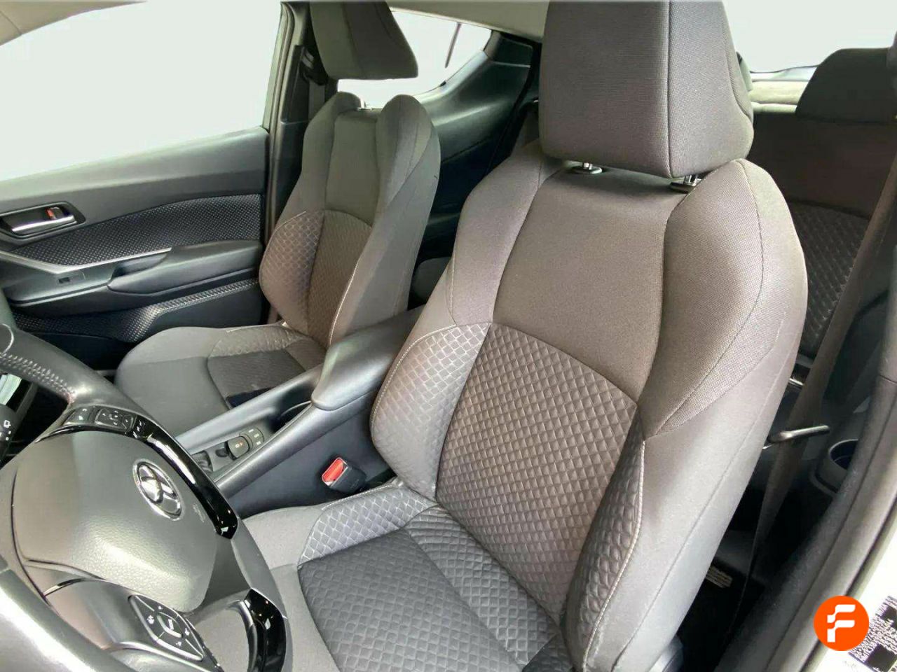 Foto Toyota C-HR 10