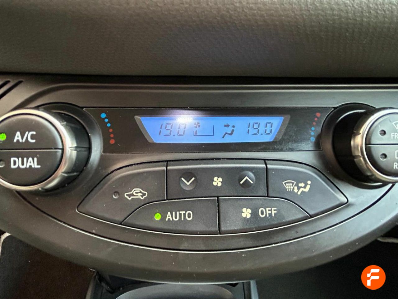 Foto Toyota Yaris 14