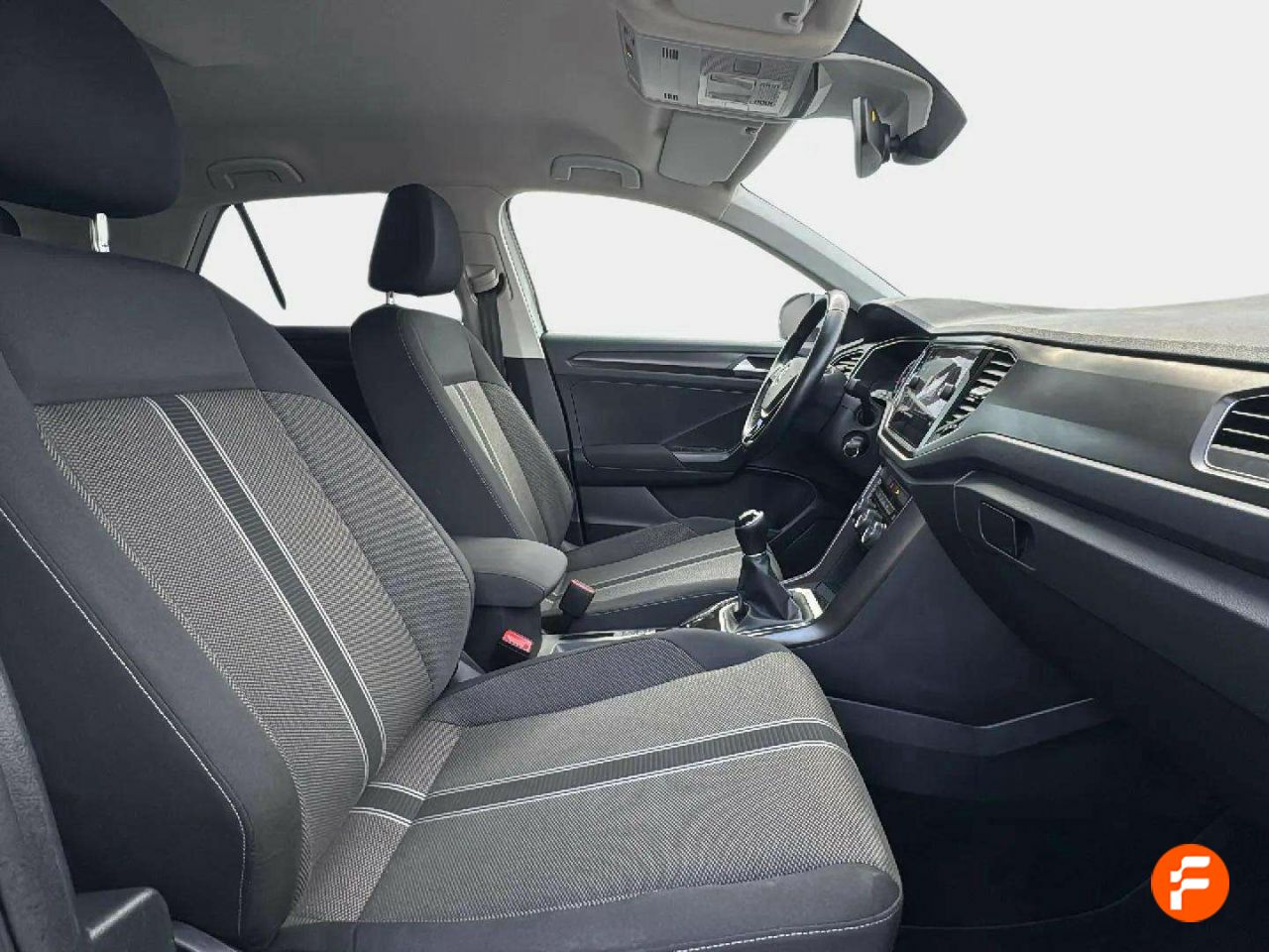 Foto Volkswagen T-Roc 25