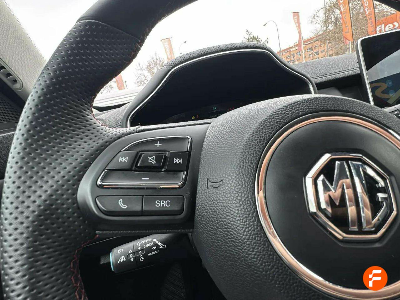 Foto MG HS 24
