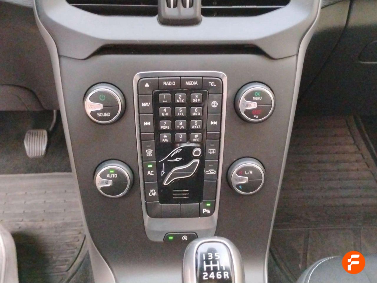 Foto Volvo V40 14