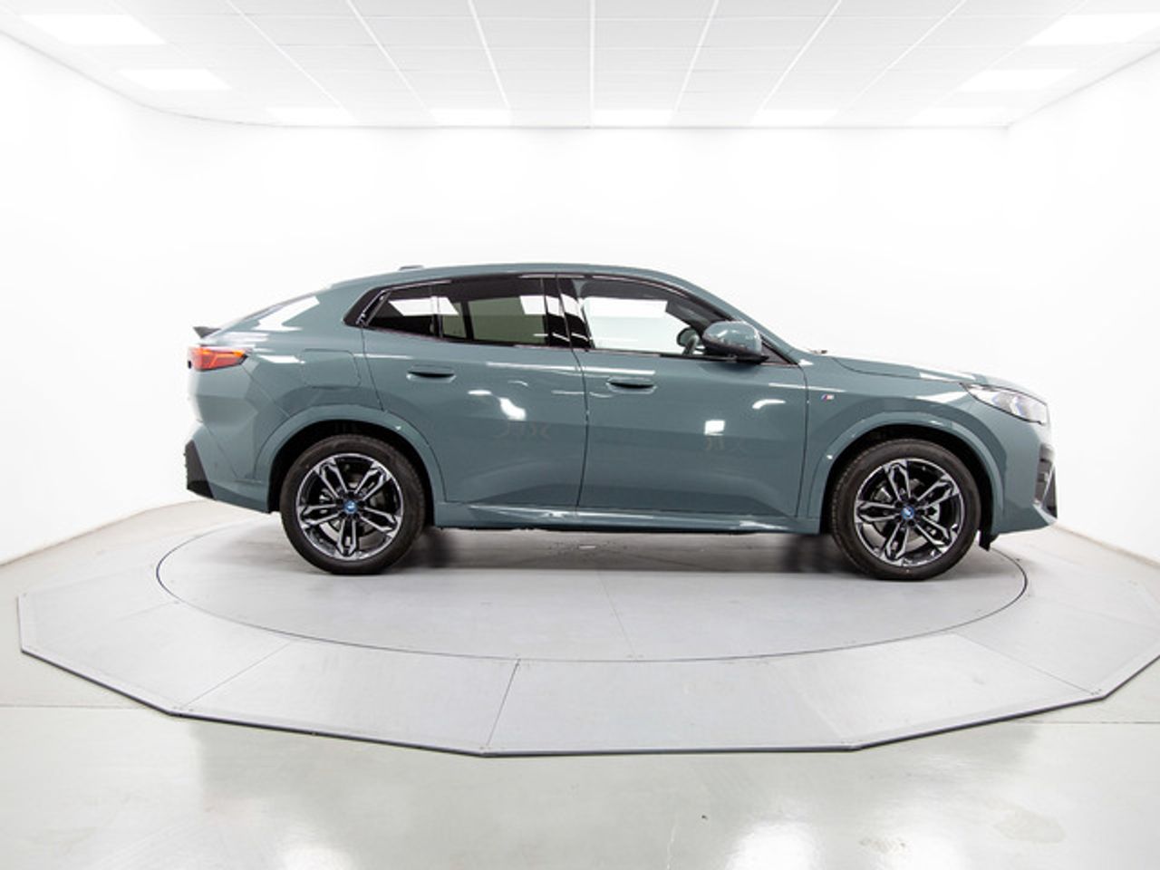 Foto BMW iX2 12