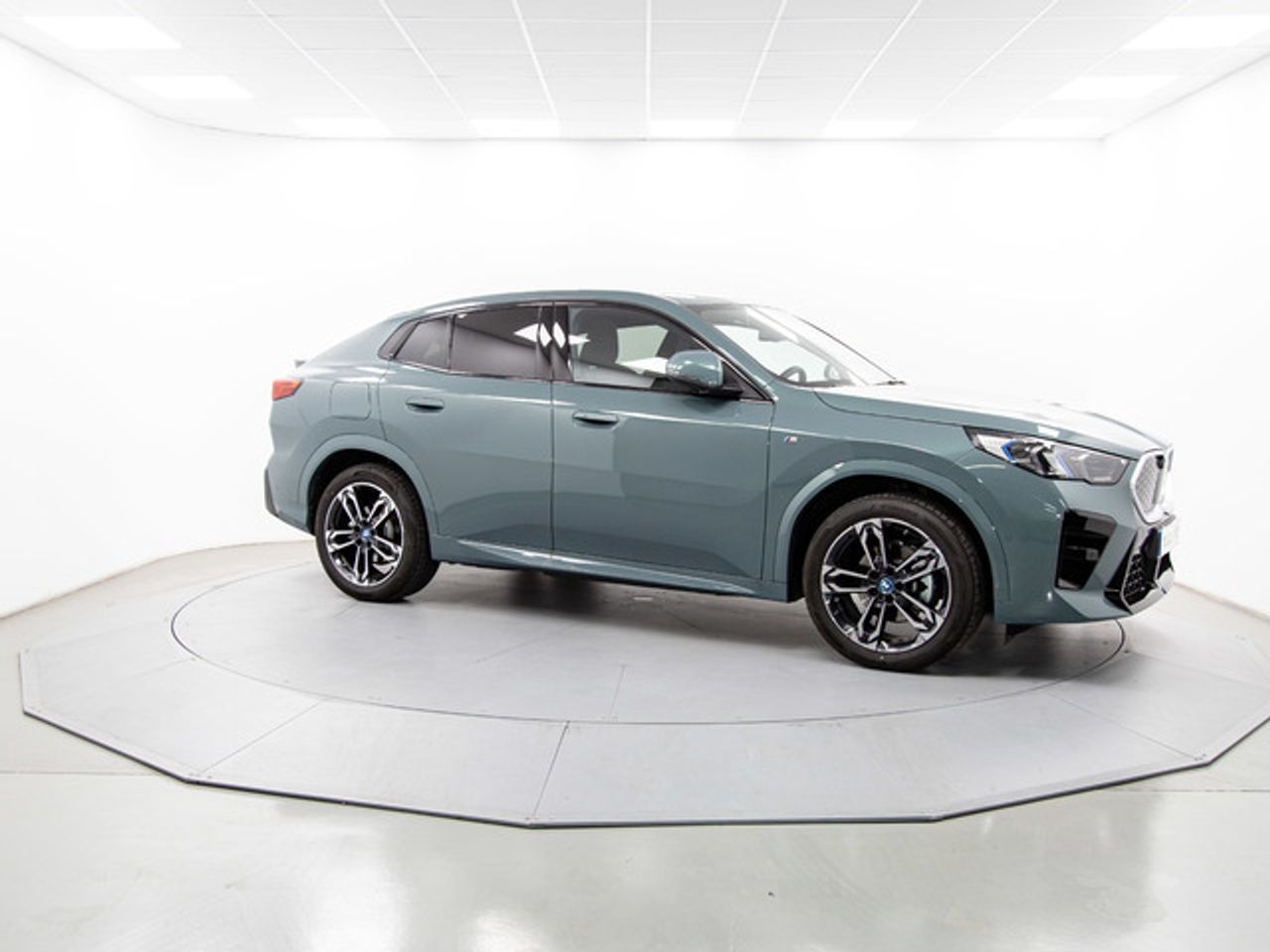 Foto BMW iX2 13