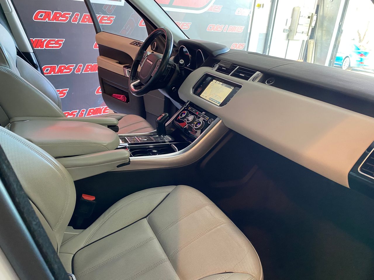 Foto Land-Rover Range Rover Sport 33