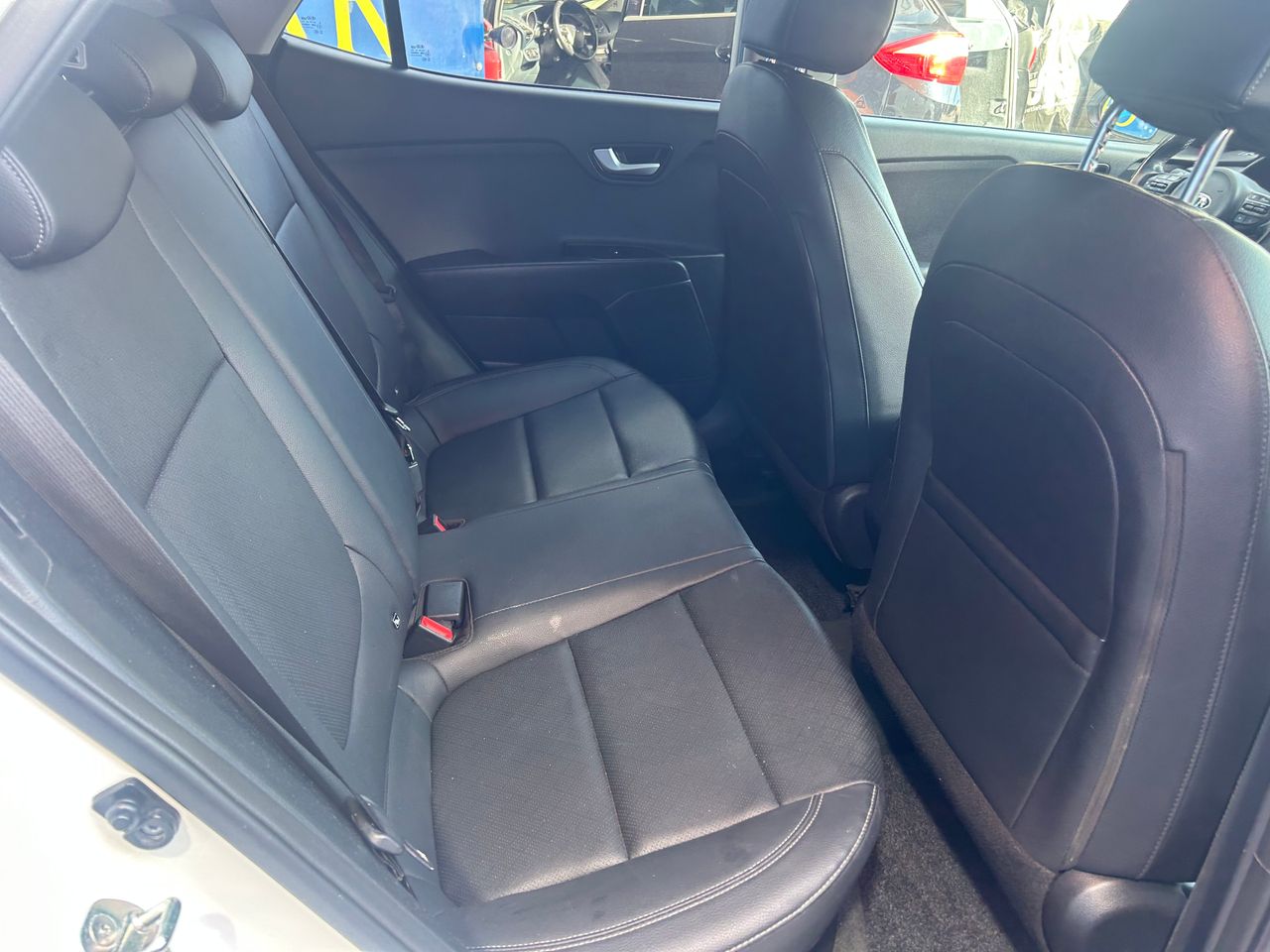 Foto Kia Stonic 27