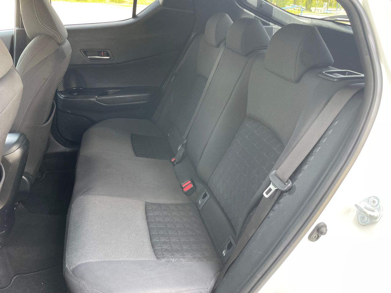 Foto Toyota C-HR 11