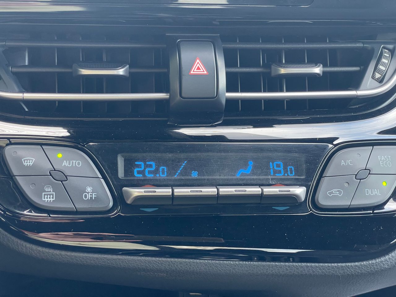 Foto Toyota C-HR 29