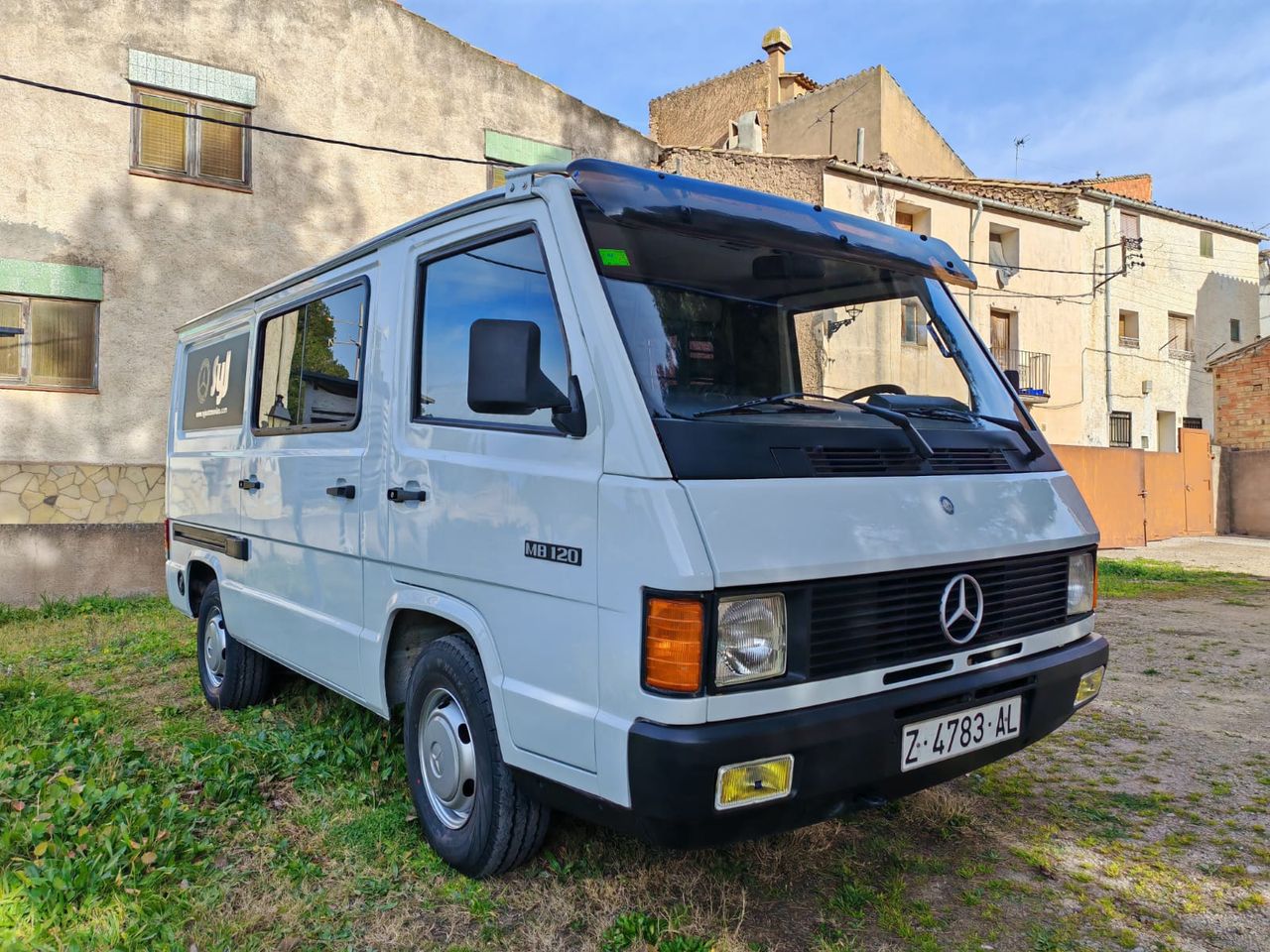 Foto Mercedes-Benz MB 100 1