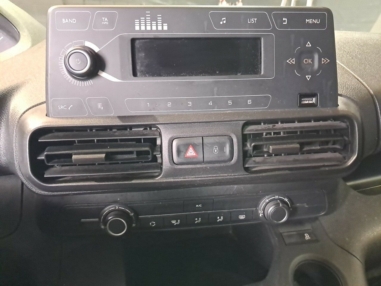 Foto Peugeot Rifter 11