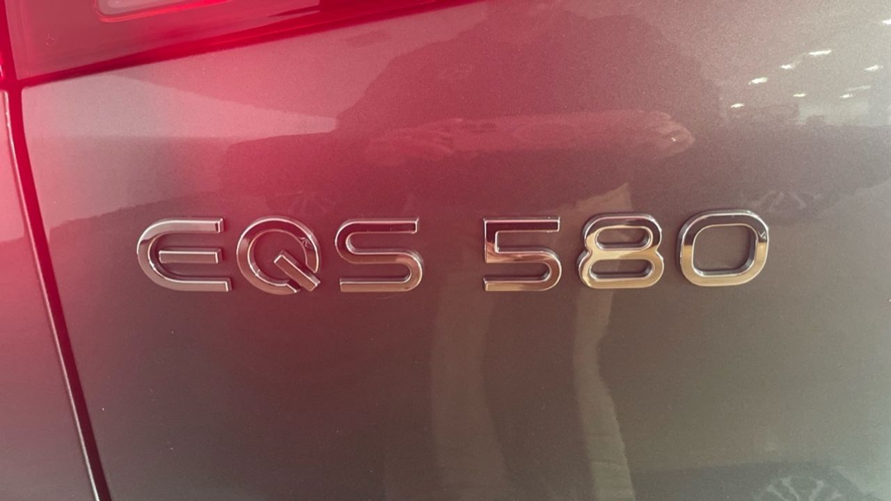 Foto Mercedes-Benz EQS 12
