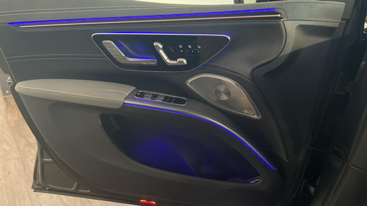 Foto Mercedes-Benz EQS 24