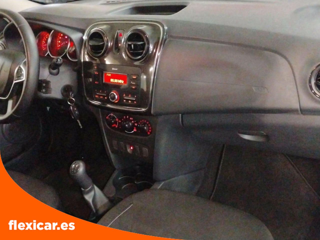 Foto Dacia Logan 16