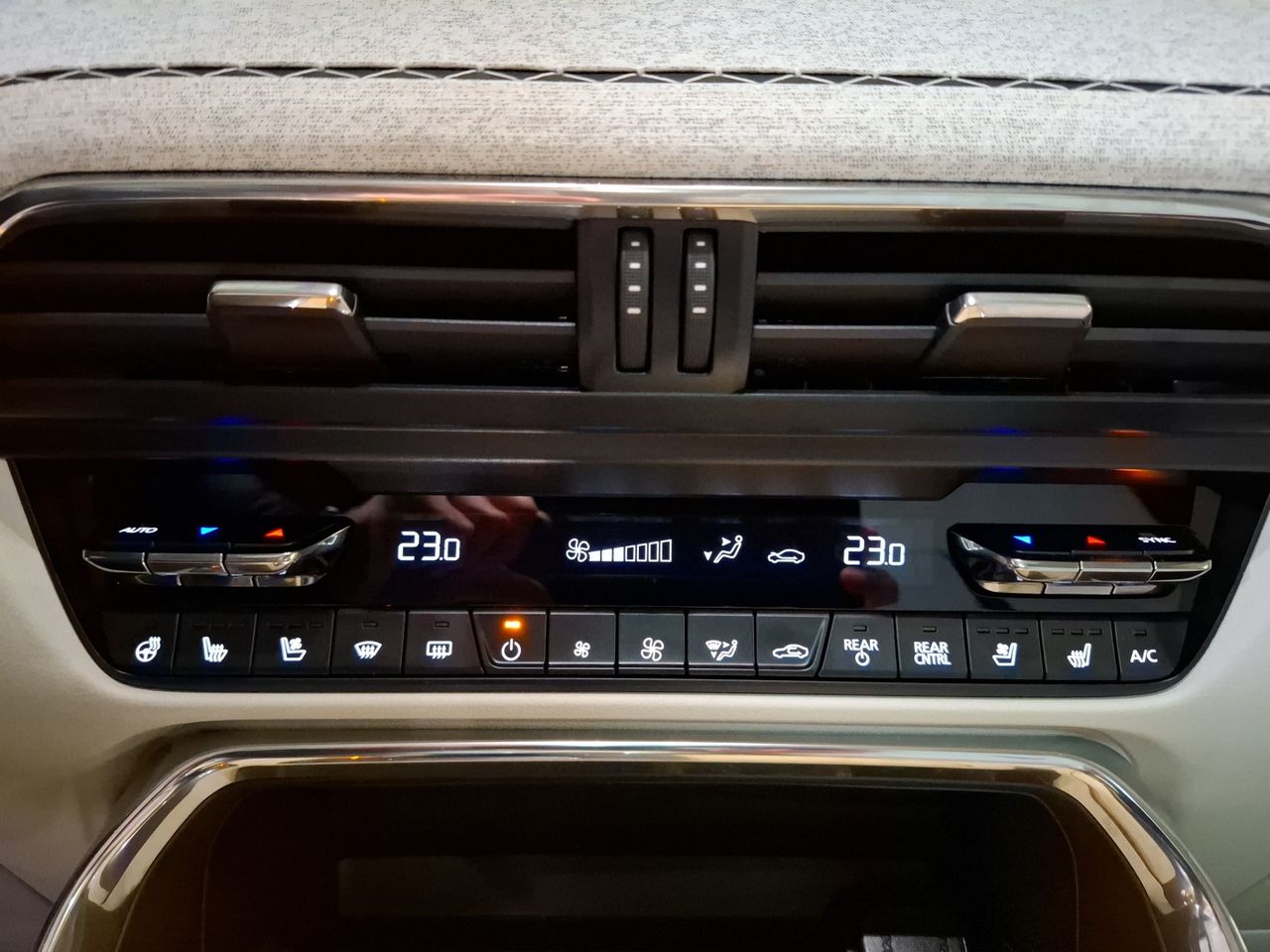 Foto Mazda CX-80 22