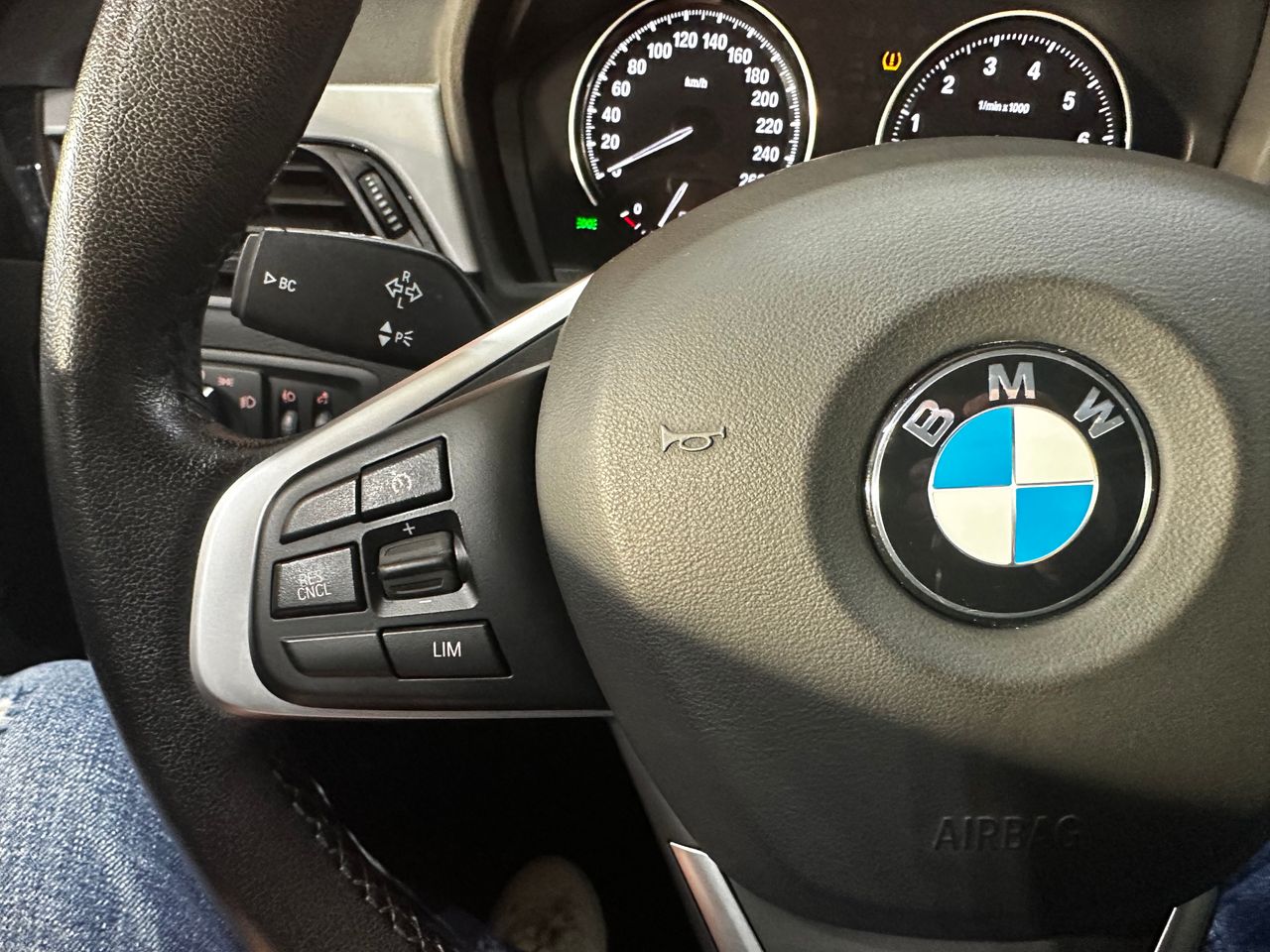 Foto BMW X1 16