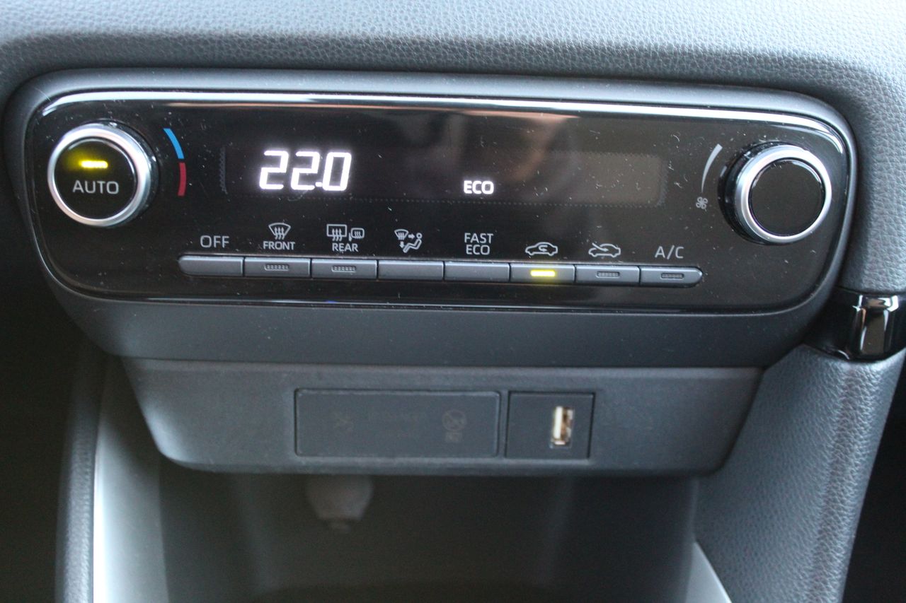 Foto Toyota Yaris 15