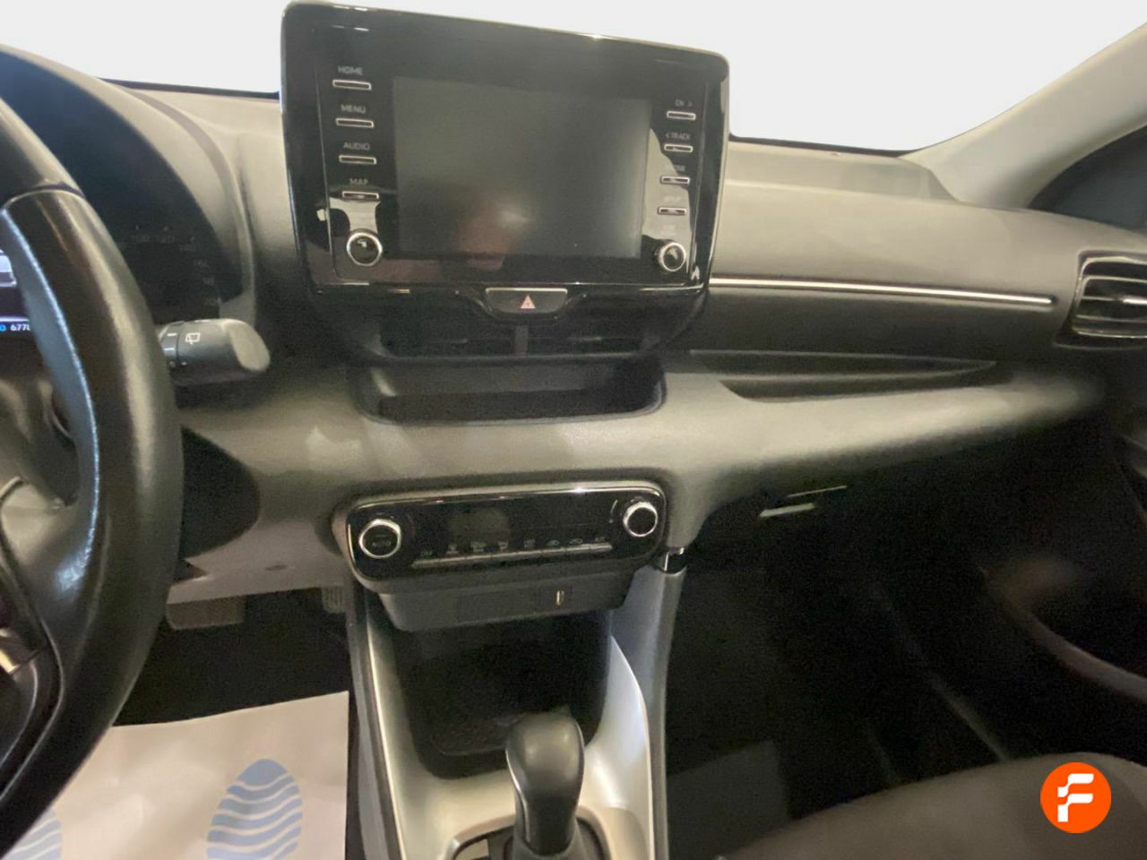 Foto Toyota Yaris 8