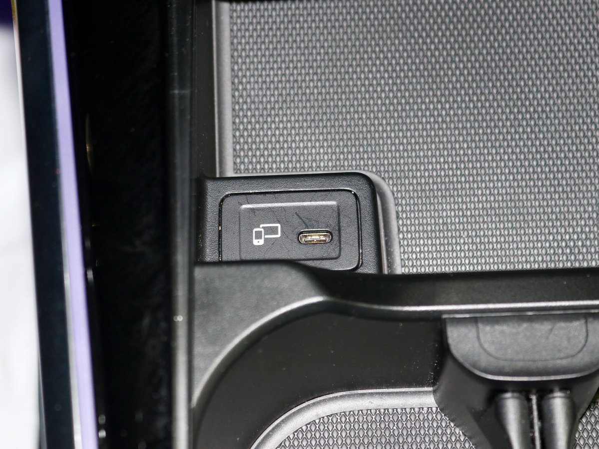 Foto Mercedes-Benz Clase GLB 24