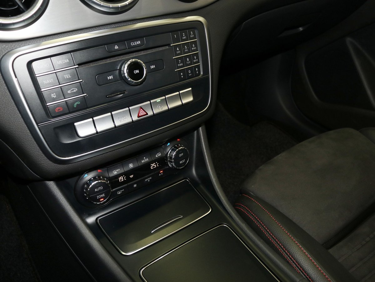 Foto Mercedes-Benz Clase CLA 12