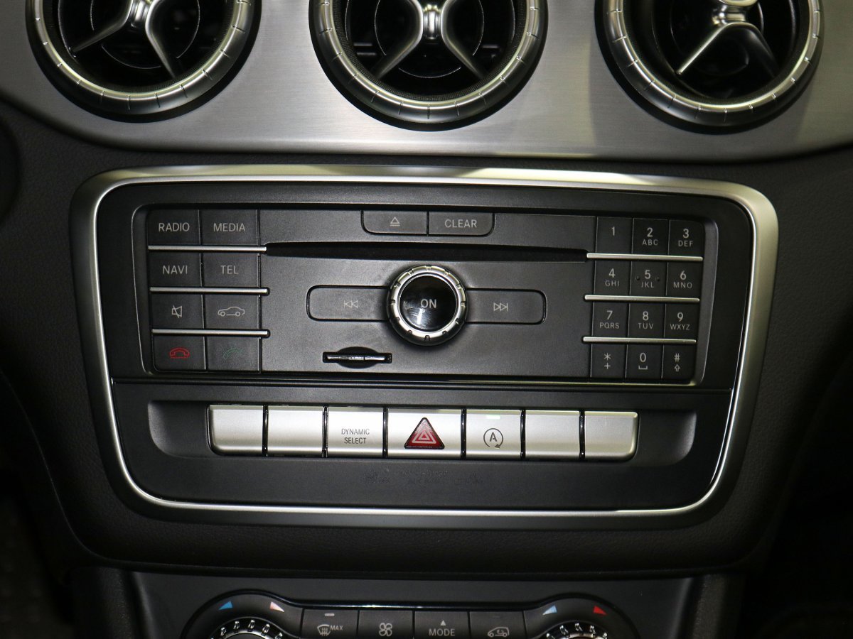 Foto Mercedes-Benz Clase CLA 14