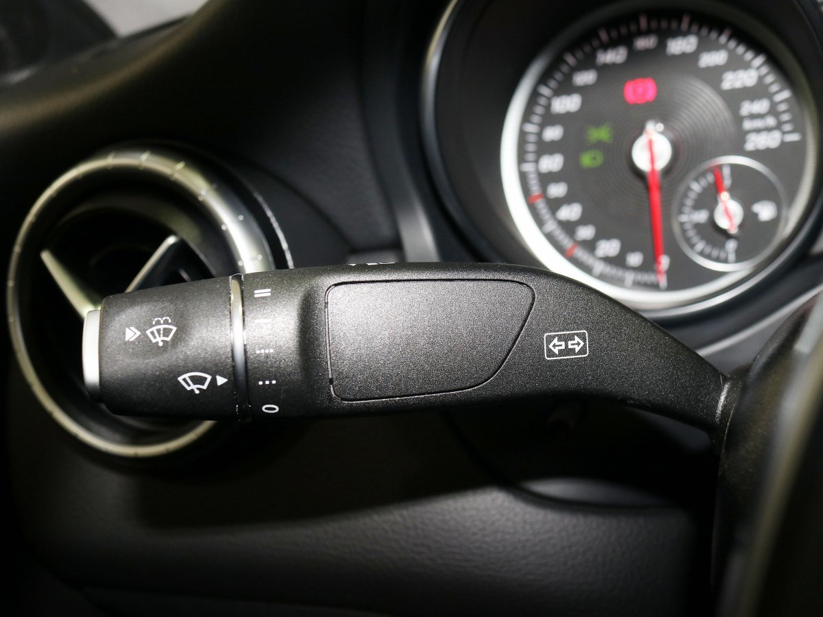 Foto Mercedes-Benz Clase CLA 15