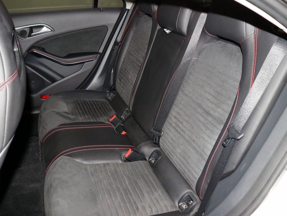 Foto Mercedes-Benz Clase CLA 17