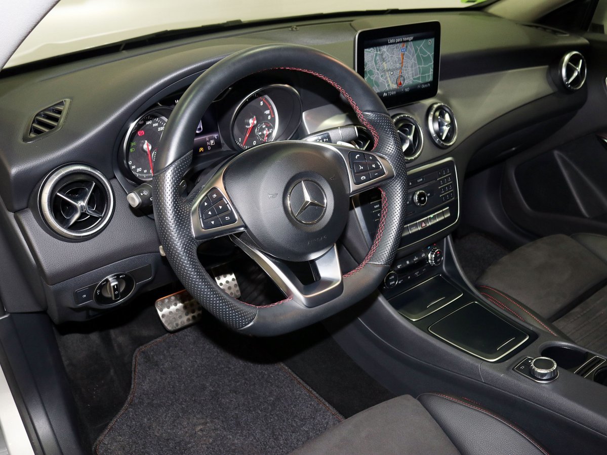 Foto Mercedes-Benz Clase CLA 19