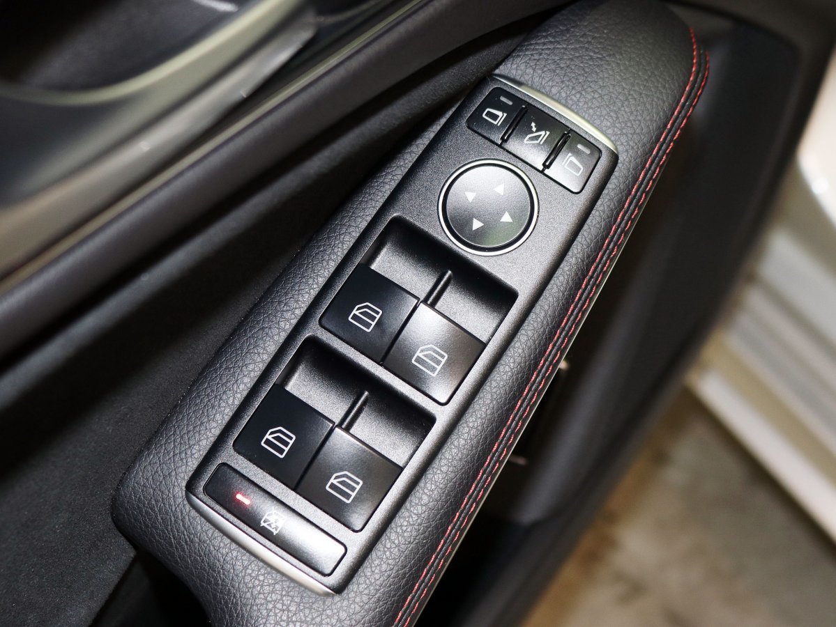 Foto Mercedes-Benz Clase CLA 26