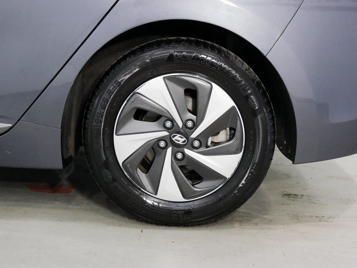 Foto Hyundai IONIQ 33