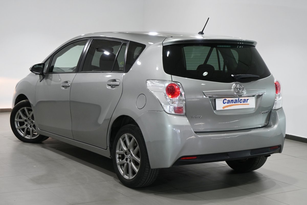 Foto Toyota Corolla Verso 4