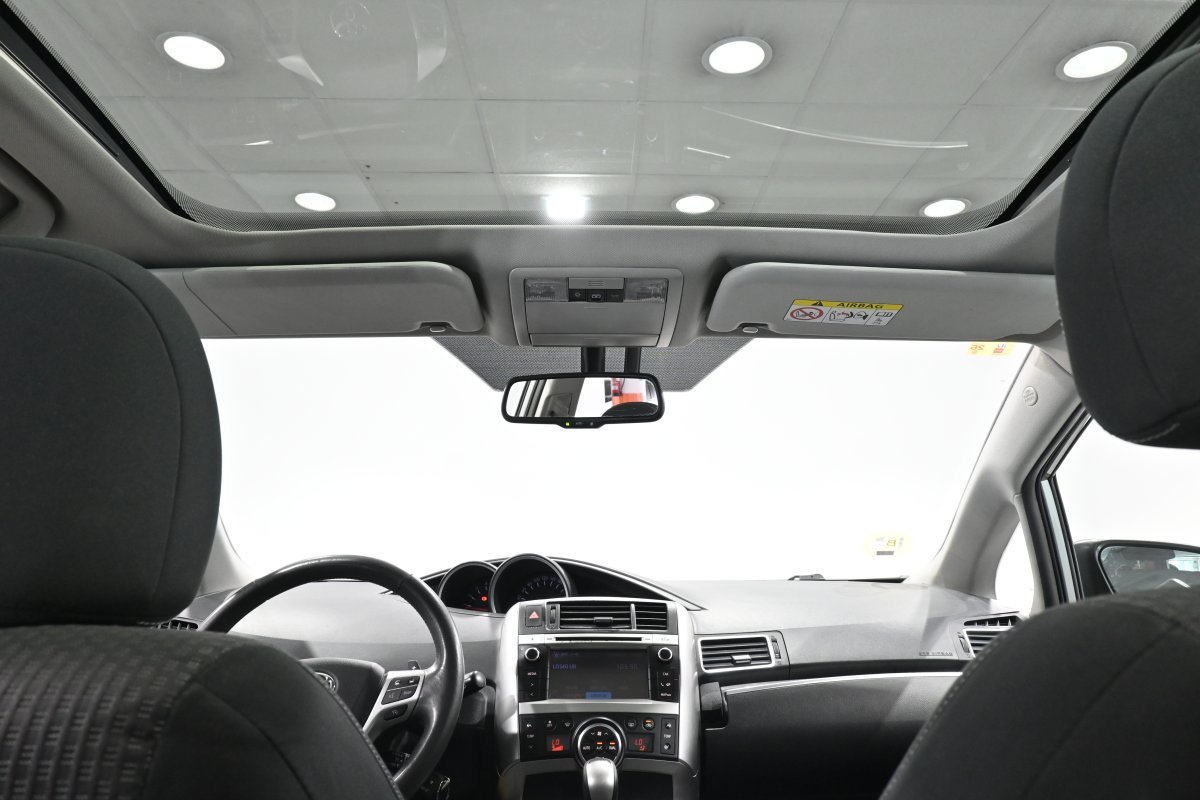 Foto Toyota Corolla Verso 28