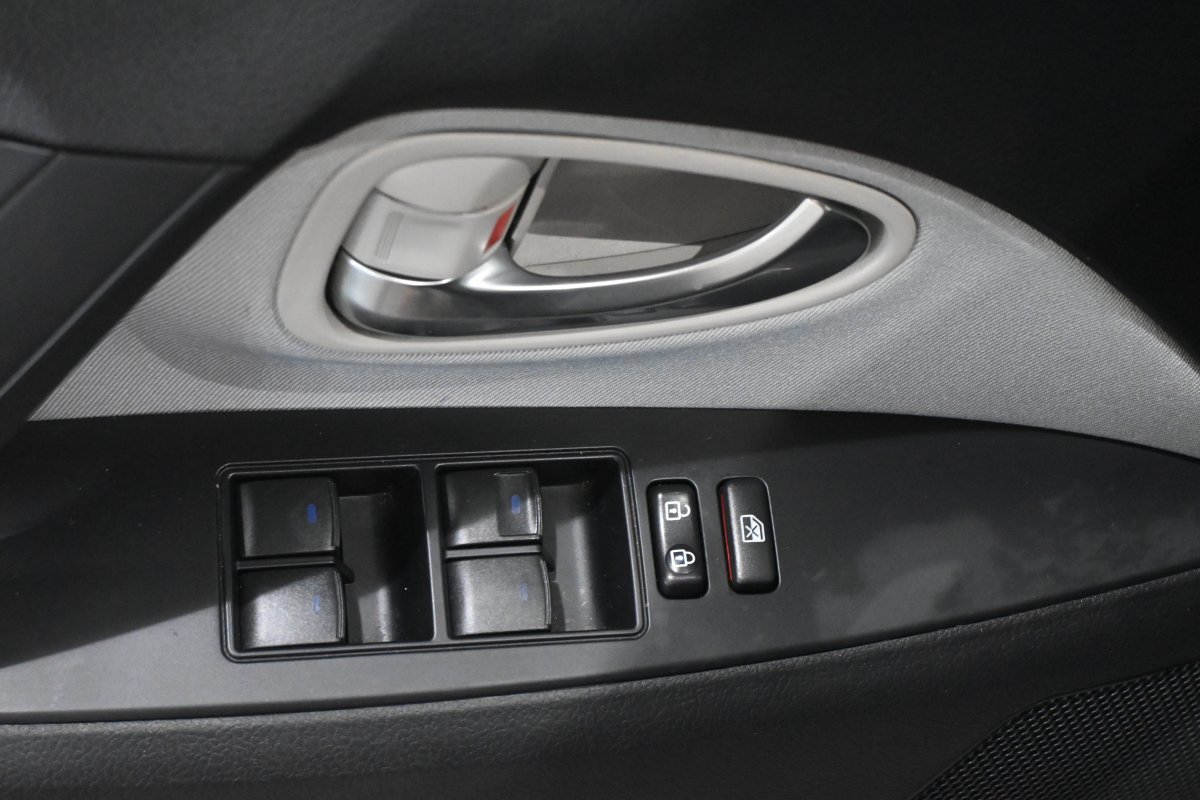 Foto Toyota Avensis 25