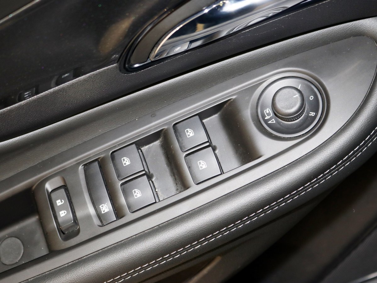 Foto Opel Mokka X 28