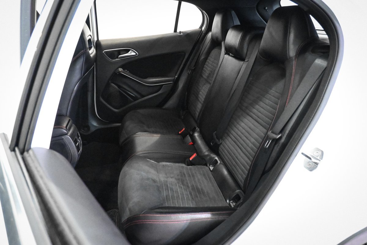 Foto Mercedes-Benz Clase GLA 15